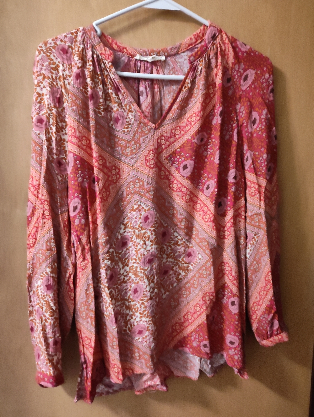 Christian Siriano Pink and Coral V-Neck Printed Long Sleeve Blouse